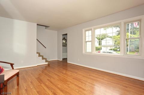 36 Dora Ave, Waldwick, NJ 07463 photo 5