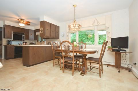 16 Seven Trails Ln, Wayne, NJ 07470 photo 2