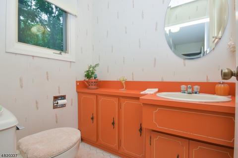 16 Seven Trails Ln, Wayne, NJ 07470 photo 8