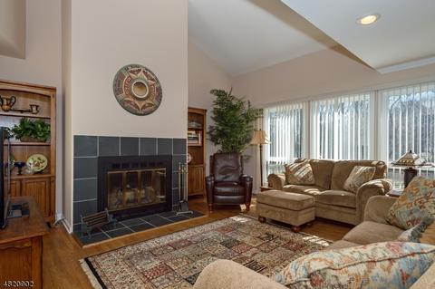 28 Roberts Cir, Bernards, NJ 07920 photo 4