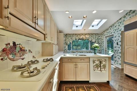 500 Farview Ave, Paramus, NJ 07652 photo 8