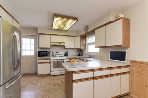 28 Pilgrim Way, Wayne, NJ 07470 photo 6