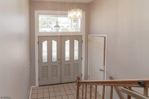 28 Pilgrim Way, Wayne, NJ 07470 photo 3
