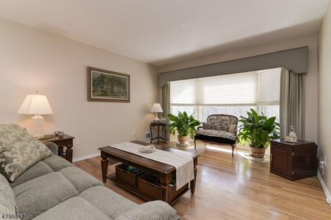 28 Pilgrim Way, Wayne, NJ 07470 photo 4