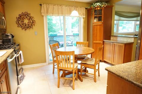 16 Stuckler Ln, Wayne, NJ 07470 photo 4