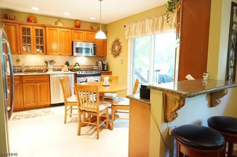 16 Stuckler Ln, Wayne, NJ 07470 photo 3