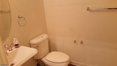 145 Levinberg Ln, Wayne, NJ 07470 photo 8