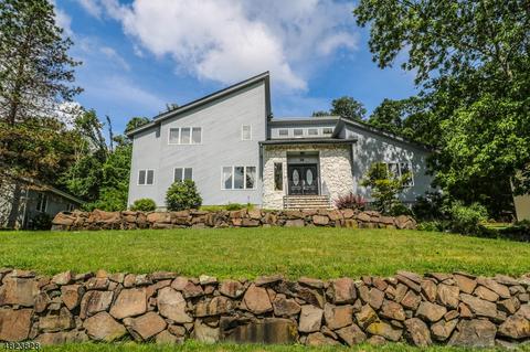 28 Kiwanis Dr, Wayne, NJ 07470 photo 1