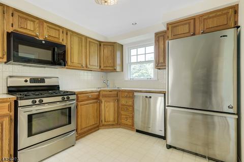 8 Hillcrest Ave, Mendham, NJ 07945 photo 4