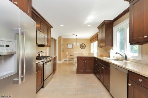 32 Skymark Ct, Upper Saddle River, NJ 07458 photo 8