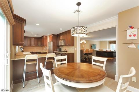 32 Skymark Ct, Upper Saddle River, NJ 07458 photo 5