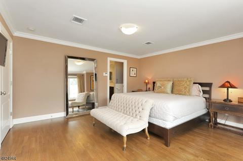 32 Skymark Ct, Upper Saddle River, NJ 07458 photo 11