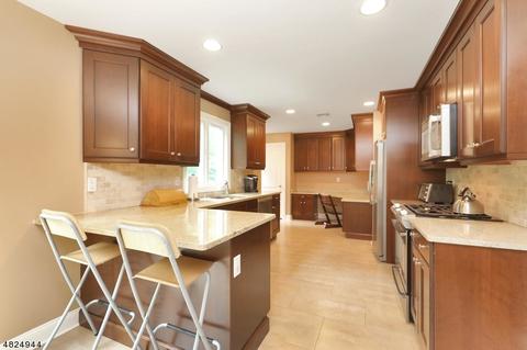 32 Skymark Ct, Upper Saddle River, NJ 07458 photo 6