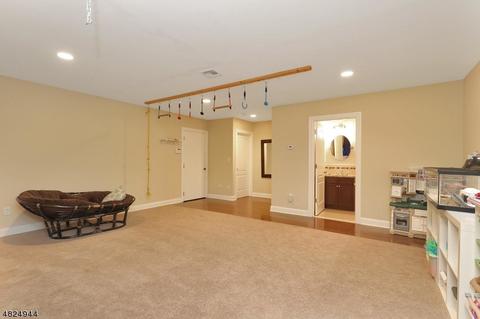 32 Skymark Ct, Upper Saddle River, NJ 07458 photo 22