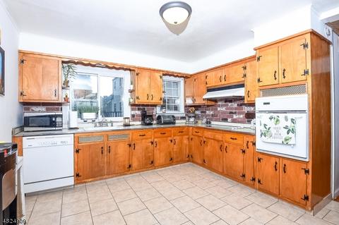 230 Linden Rd, Wayne, NJ 07470 photo 11