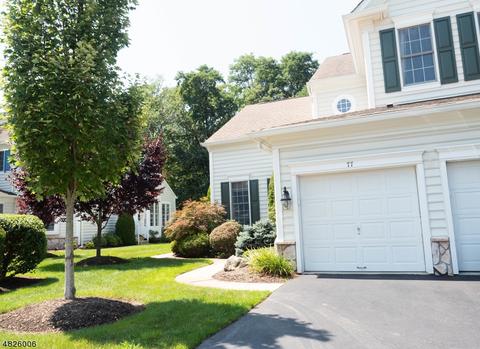 77 Buckthorn Ct, Paramus, NJ 07652 photo 2