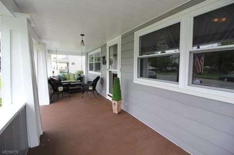 28 Burnside Pl, Wanaque Boro, NJ 07420 photo 2