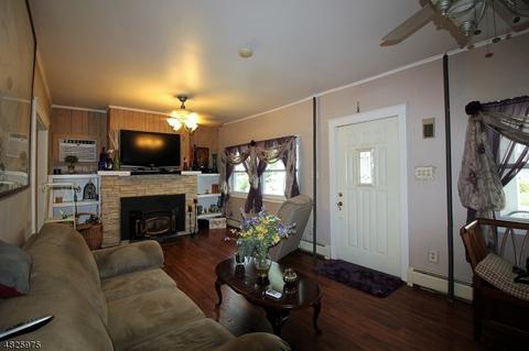 28 Burnside Pl, Wanaque Boro, NJ 07420 photo 4