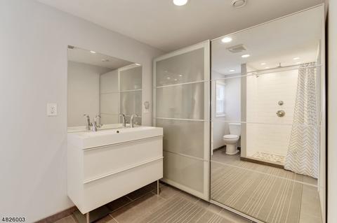 373 Kenwood Rd, Paramus, NJ 07652 photo 17