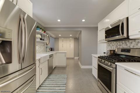 373 Kenwood Rd, Paramus, NJ 07652 photo 8