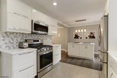 373 Kenwood Rd, Paramus, NJ 07652 photo 9