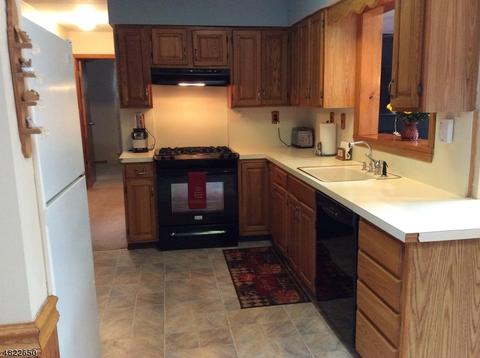 2 Margaret Ct, Wanaque Boro, NJ 07420 photo 13
