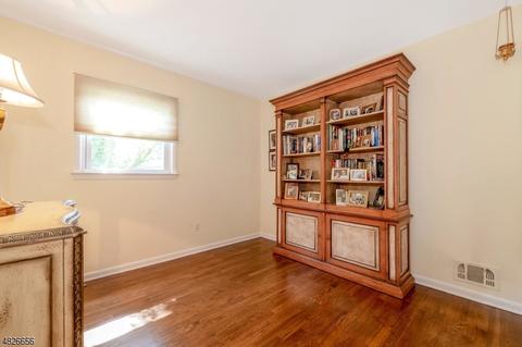 389 Elmwood Dr, Paramus, NJ 07652 photo 15