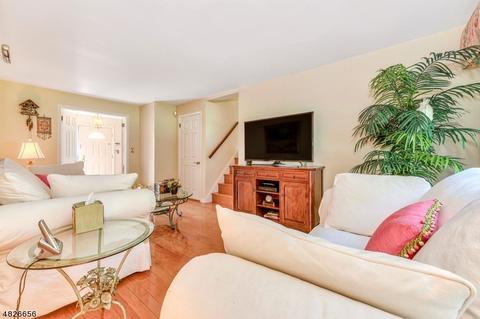 389 Elmwood Dr, Paramus, NJ 07652 photo 4
