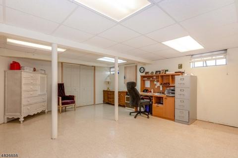 389 Elmwood Dr, Paramus, NJ 07652 photo 17