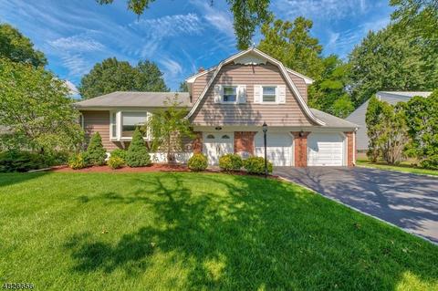 389 Elmwood Dr, Paramus, NJ 07652 photo 1