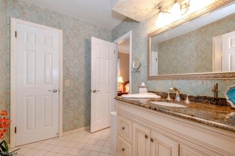 389 Elmwood Dr, Paramus, NJ 07652 photo 14