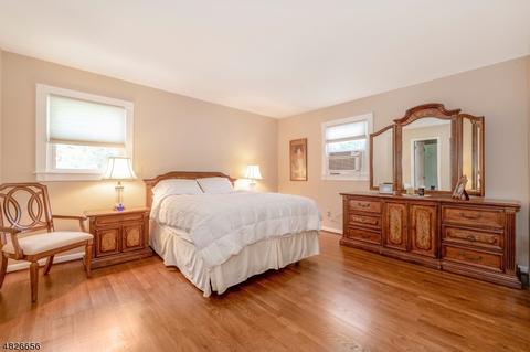 389 Elmwood Dr, Paramus, NJ 07652 photo 13
