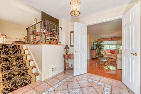 389 Elmwood Dr, Paramus, NJ 07652 photo 3