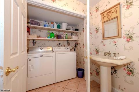 389 Elmwood Dr, Paramus, NJ 07652 photo 6