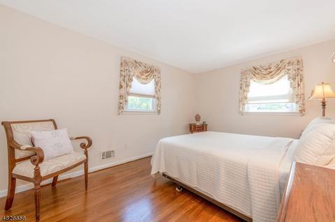 389 Elmwood Dr, Paramus, NJ 07652 photo 16