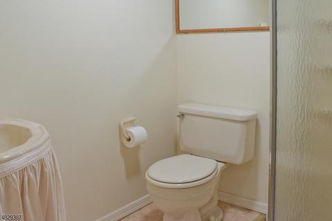 4 Chestnut Dr, Wayne, NJ 07470 photo 17