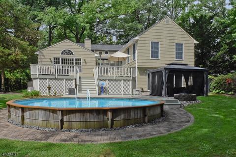 4 Chestnut Dr, Wayne, NJ 07470 photo 2