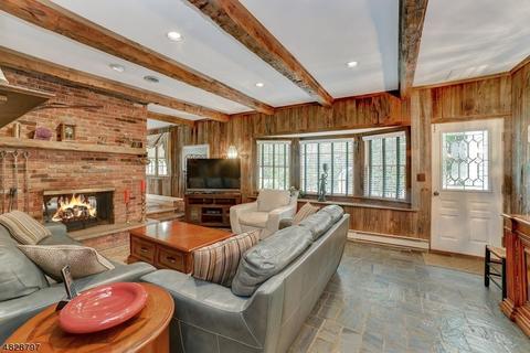 445 Locust Ave, Paramus, NJ 07652 photo 12