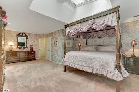 445 Locust Ave, Paramus, NJ 07652 photo 15