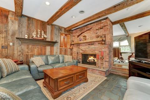 445 Locust Ave, Paramus, NJ 07652 photo 11