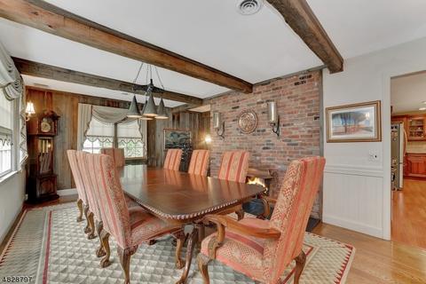 445 Locust Ave, Paramus, NJ 07652 photo 5