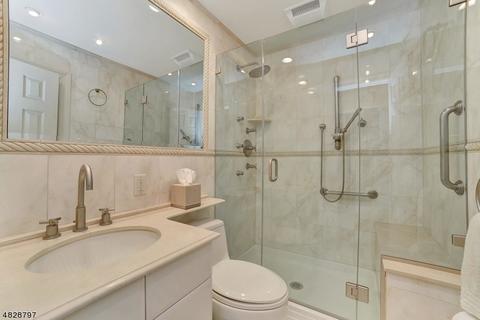 445 Locust Ave, Paramus, NJ 07652 photo 16