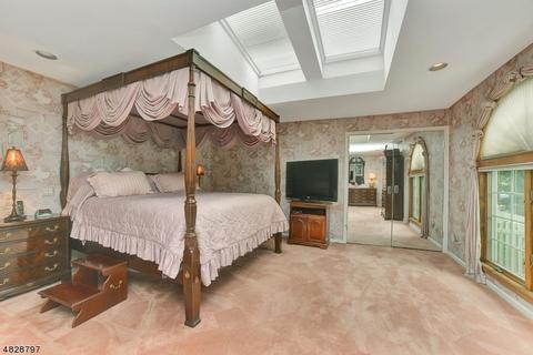 445 Locust Ave, Paramus, NJ 07652 photo 13