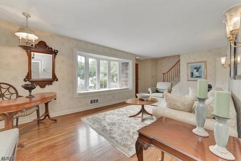 445 Locust Ave, Paramus, NJ 07652 photo 4