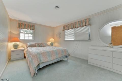 445 Locust Ave, Paramus, NJ 07652 photo 19