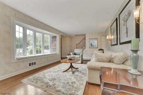 445 Locust Ave, Paramus, NJ 07652 photo 3