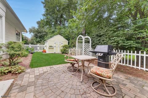 445 Locust Ave, Paramus, NJ 07652 photo 24