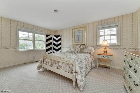 445 Locust Ave, Paramus, NJ 07652 photo 18