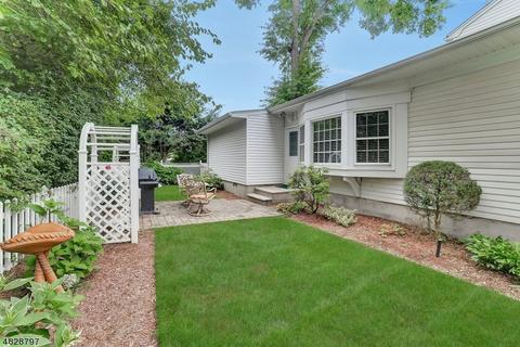 445 Locust Ave, Paramus, NJ 07652 photo 25
