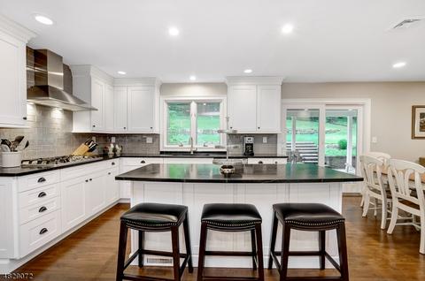 245 Killarney Dr, Berkeley Heights, NJ 07922 photo 5
